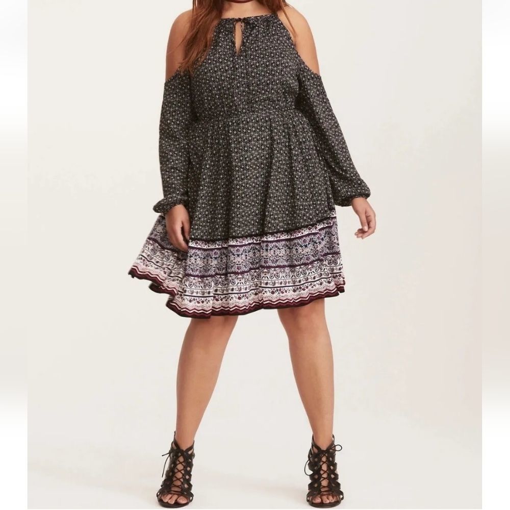 - Torrid Multi-Color Border Print Challis Cold Sh… - image 1